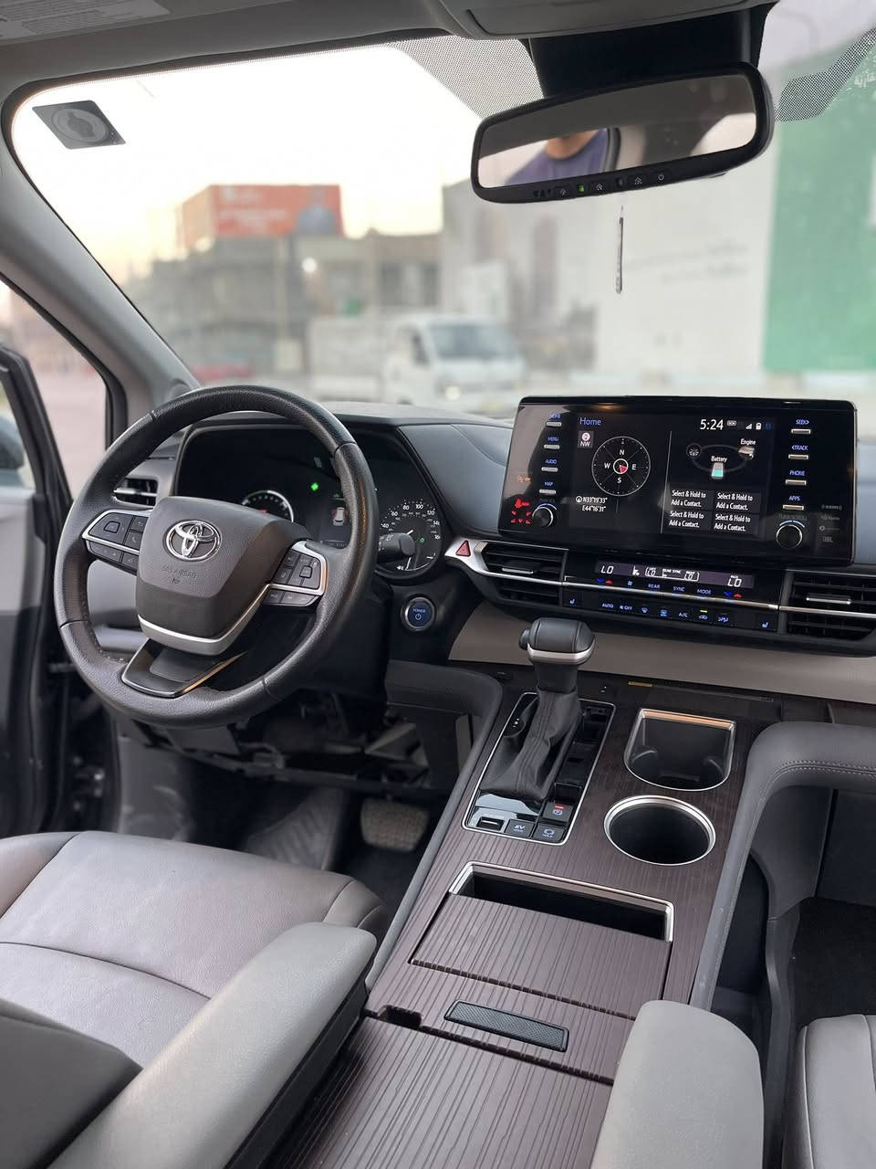 السلام عليكم ورحمة الله 
تويوتا سيينا 2023 هايبرد 
ماشية 55،000 كيلو متر
مواصفات XLE
محرك 4 سلندر 2500
حساسات امامي و خلفي و بريك طوارئ 
رادار متفاعل محافظة على المسار و تحديد المسافة 
النقطة العمياء
كامرة خلفية 
شاشة كبيرة Apple car play و android auto 
هاندبريك كهربائي و اوتوهولد و وضعيات قيادة 
نظام صوتي JBL 
فتحة سقف 
ابواب سلايد كهربائية و الباب الخلفي كهربائي و ايضاً فتح بحركة القدم 
مقاعد جلد 
سبير موجود 
لايتات و كشافات LED
تبريد قطعة امامية مناخين و قطعة خلفية مناخين 
شواحن USB و Type-C 
كرسي السائق و المرافق حركة كهربائية 
ويل كب كروم قياس 18
بردات خلفية 
حادثها  بنيد و جاملغ و دعامية مبدلات جدد و مصبوغات و الجاملغ الخلفي مصلح و مصبوغ صور الحادث بالمنشور 
فقط ايرباك سيترن و ركبة طاگات 
بيها ملاحظات بالتطبيگ لكن ماعندي وقت أكملها و محتاج فلوس 
السعر 275 ورقة و بيها مجال بسيط 
مكاني بغداد / العامرية 
للاستفسار اتصال أو واتساب / ***********
