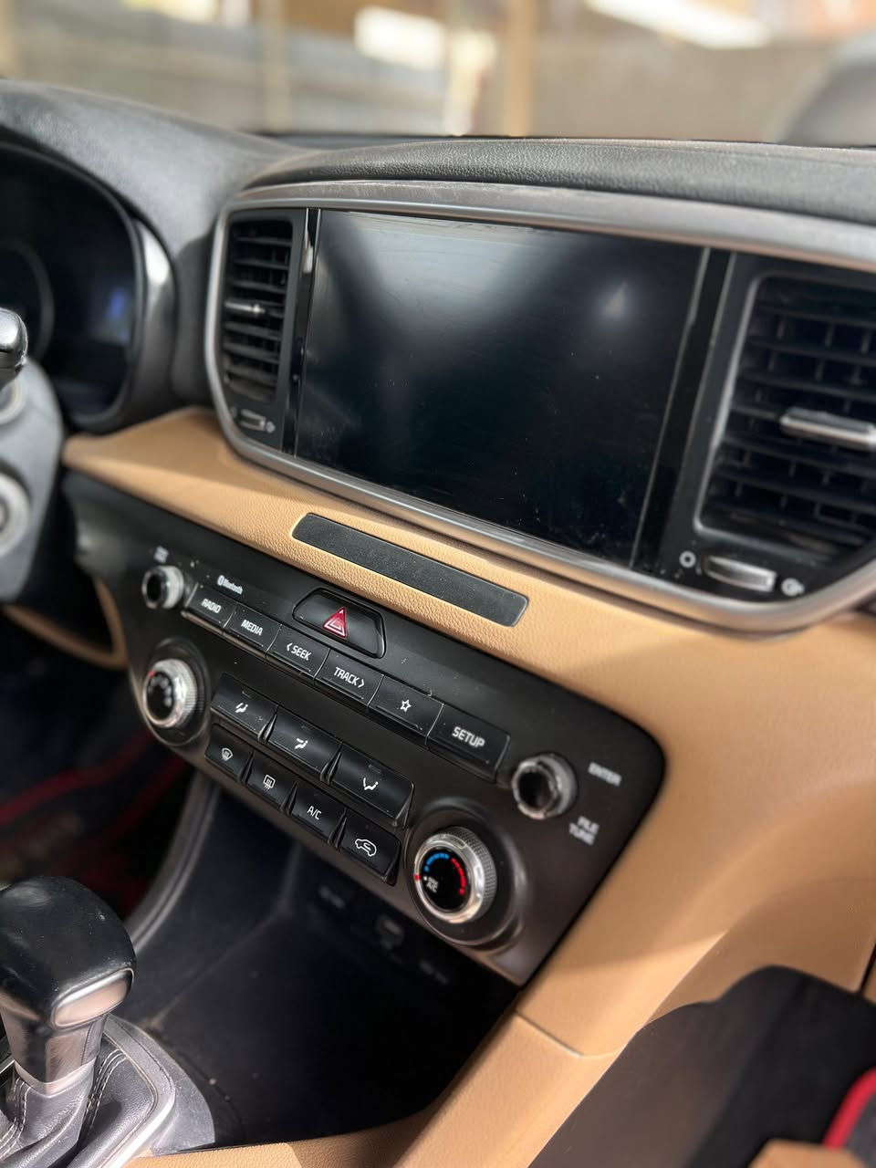 السلام عليكم
كيا سبورتج موديل 2021 خليجية رقم بغداد باسمي شخصيا ماشيه 49 مكفولة كفاله عامة من الصبغ والبارد موصفات البيسك
حساس امامي خلفي
اريل نفكيشن
شاشه اصليه وفول تحكمات ستيرن
وباقي مواصفات الاسبورتج سعرها
202 وبيها مجال 
***********
