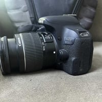 كانون 800d نظافه 99‎%‎ سعرها 500 الف بيها مجال قليل 07902422732