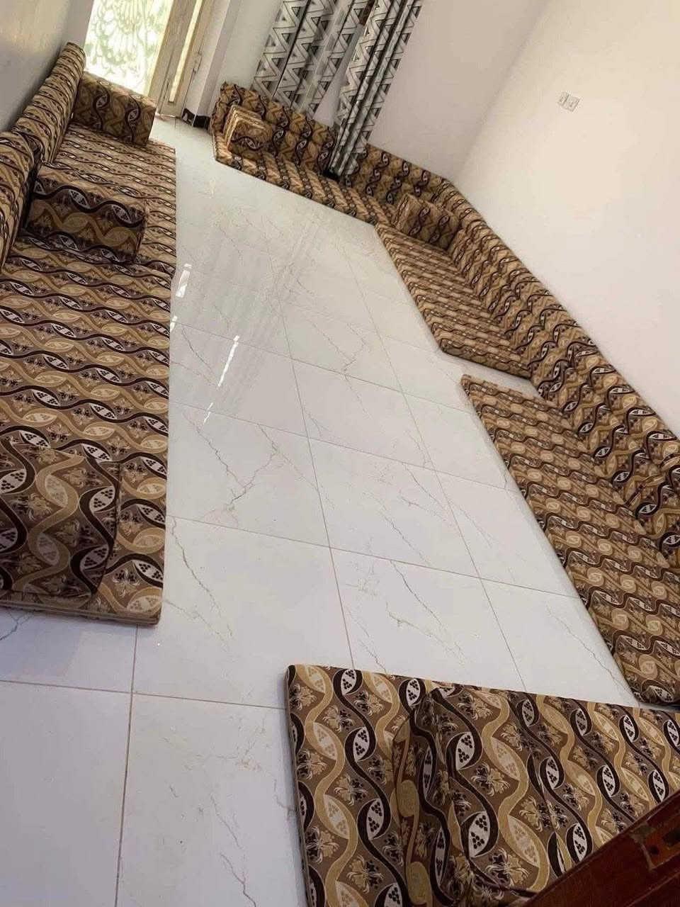 إعلان…….
بيت للبيع بحي الحكم مساحه 125متر 

يحتوي على غرفه وصاله ومطبخ وبراني وصحيات 

السعر 120 مع المجال 

للاستفسار 

***********
***********
*********** 

مكتب الساعي للعقارات

العنوان سايدين حي الشرطه مقابيل أسواق الريتاج
