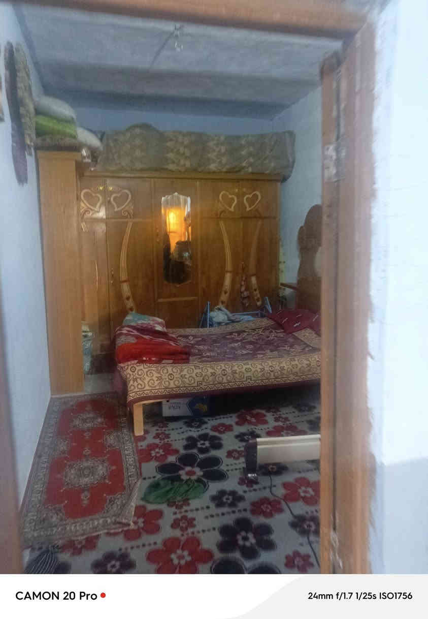 سلام عليكم بيت للبيع المساحه 120متر غرفتين وصاله ومطبخ وستقبل وحمام توليت  كراج6*٤سعر 33ابي مجال مشمول بقرار طابو مكان البيت كوفه شارع ميثم تمار حي صدر ثالث رقم ***********بي واتساب 
رقم ثاني ***********
