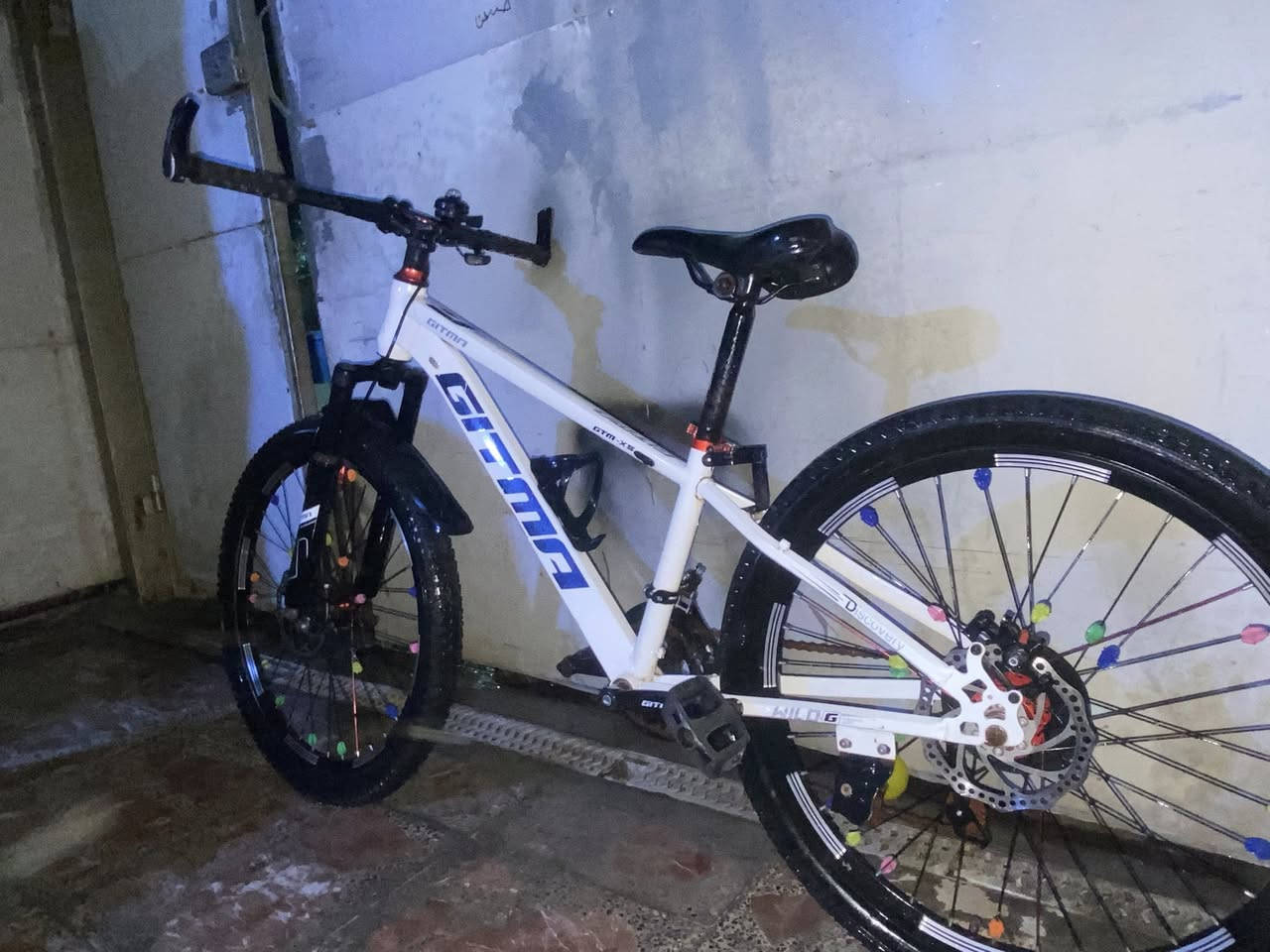 سلام عليكم باسكل البيع نضيف السعر 80 بيه  مجال التواصل ***********
