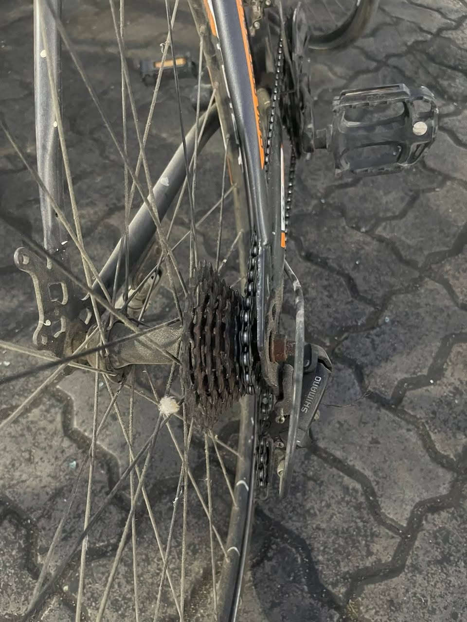 السلام عليكم بايسكل رود للبيع السعر 100 الف و النمرات كلهن شغالات وبيه مجال مكاني بغداد حي العامل للتواصل متواجد فيس و واتساب ***********
