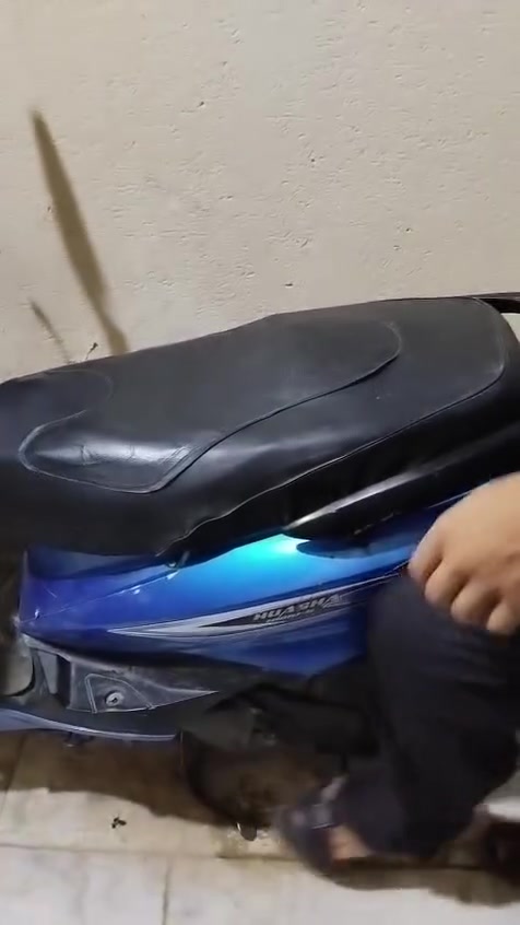 سكنس صيني للبيع عوزه راجز مال سلف السعر 250 وبي مجال للشراي للاستفسار الاتصال على ***********
