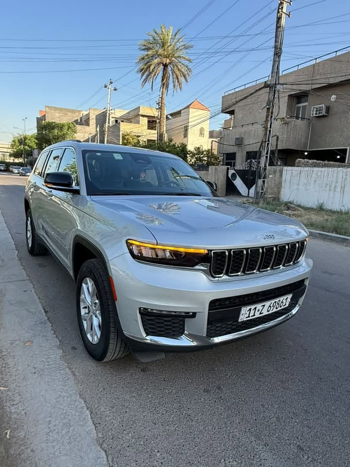 .
السلام عليكم 
جيب كراند شيروكي ٢٠٢٣ L
مكينة 6 سلندر 3600
بدون حادث بدون ايرباك بيها سرقة بابين جهة اليمين 
و راجعات نفس اللون بدون قطرة صبغ بدون ايرباك بجم كبس و السيارة مغلفة ppf يم مركز منتظر الاسدي ضمان ١٠ سنوات فئتها لمتدد فول قمارة حديد 
المواصفات 
لد نهاري 
بصمة دخول ذكي 
مري كهرباء + اشاير بالمري 
رادار جانبي نقطة عمياء + هيتر بالمري 
ويل كب ١٨ 
حساس خلفي 
تحكم ستيرن 
رادار تحديد مسار 
شفتات ستيرن 
مراية اوتو دم 
مقاعد جلد + كهرباء + خزن ميموري 
٣ قطع تبريد 
تدفئة مقاعد + تدفئة ستيرن 
شاشة كبيرة 
كامرة خلفية دوارة 
كير ماوس ٨ نمر 
هاند بريك كهرباء 
اوتو هولد 
درايف مود 
مقاعد خلفية ملكي منفصل 
منافذ شحن tip c + usb
جنطة كهرباء 
وباقي المواصفات المعروفه 
السيارة جديدة ماشية ٧٥ الف كيلو 
صدر كير مكينة كهربائيات تبريد كله كفالة شرط الفحص 
السيارة بأسمي تحويل ثاني يوم 
مكانها الكرادة بارك السعدون 
السعر 300 و بيها مجال 
***********
