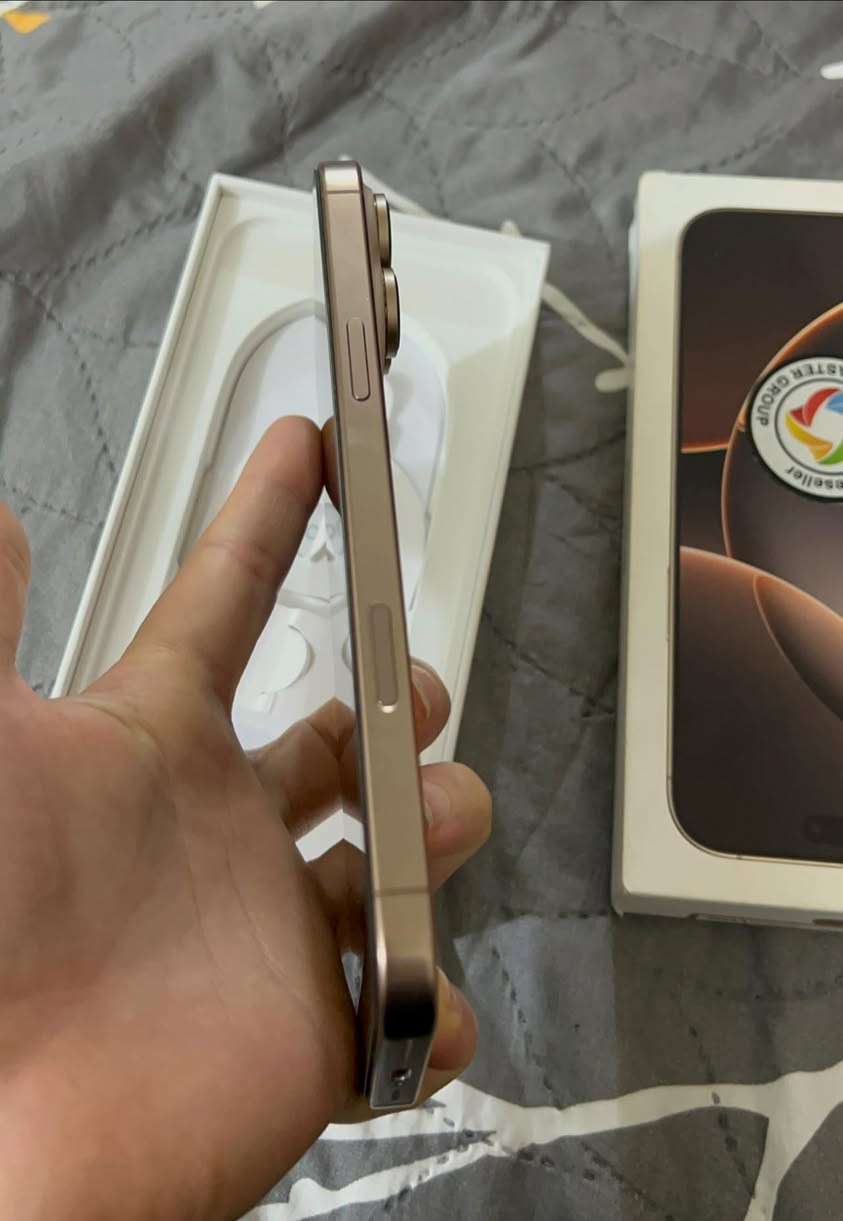 ١٦ برو ماكس ذاكرة ٢٥٦ بطاريه ٩٢
جهاز جداً نضيف شخط مابي على الفحص
عربي شرق اوسط ماستر 
سعر مليون و٢٩٠ نهايته
من بغداد ***********
