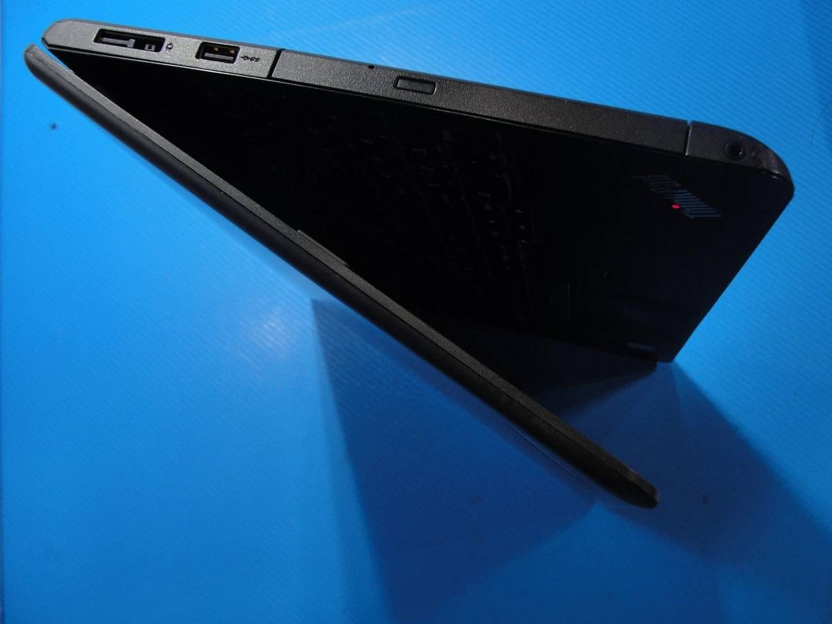 لابتوب Lenovo ThinkPad E560 للبيع 
مناسب جداً للأعمال المكتبية مثل Word وExcel والتصفح ومنتاز للطلاب والدراسة.
يشغل برامج التصميم الخفيفة مثل Photoshop وCanva بشكل جيد.
مناسب للبرمجة وتطوير المواقع والتطبيقات الخفيفة.
يمكنه تشغيل بعض الألعاب الخفيفة والمتوسطة بفضل كرت الشاشة AMD Radeon R7 M370.
Lenovo ThinkPad E560
i7 6th U
8GB DDR3 1600 
256GB SSD  
Intel(R) HD Graphics 520 - 4GB
كرت شاشة انتل 4 كيكا 
AMD Radeon (TM)  R7 M370 -  2GB
كرت شاشة خارجي 2 كيكا
كيبورد ستيكر
دقة الشاشة FHD
حجم 15.6
السعر 320 الف 
يوجد توصيل


**إذا كنت صاحب هذا الإعلان وتريد حذفه لأي سبب، رجاءا أرسل رسالة إلى الدعم الفني**