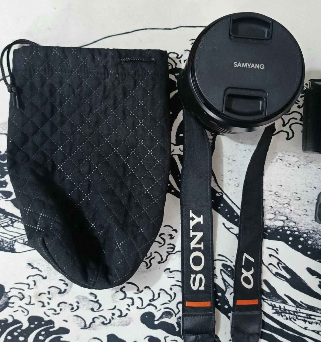 السلام عليكم
كاميرا سوني سفن ثري مع عدسة 24-70   F2.8   نوع ساميانگ 
مع كامل ملحقاتها و كارتونة العدسة و و كارتونة البدي 
الشتر 34K 
النضافة واضحة كدامكم نضيفة جدا 
الكاميرا و العدسة مشروطه من العيب و المشاكل 
تفحص و تتأكد 
توصيل موجود
الموقع النجف الأشرف 
السعر 11 ورقة و بيهن مجال بسيط 
للتواصل 
***********
