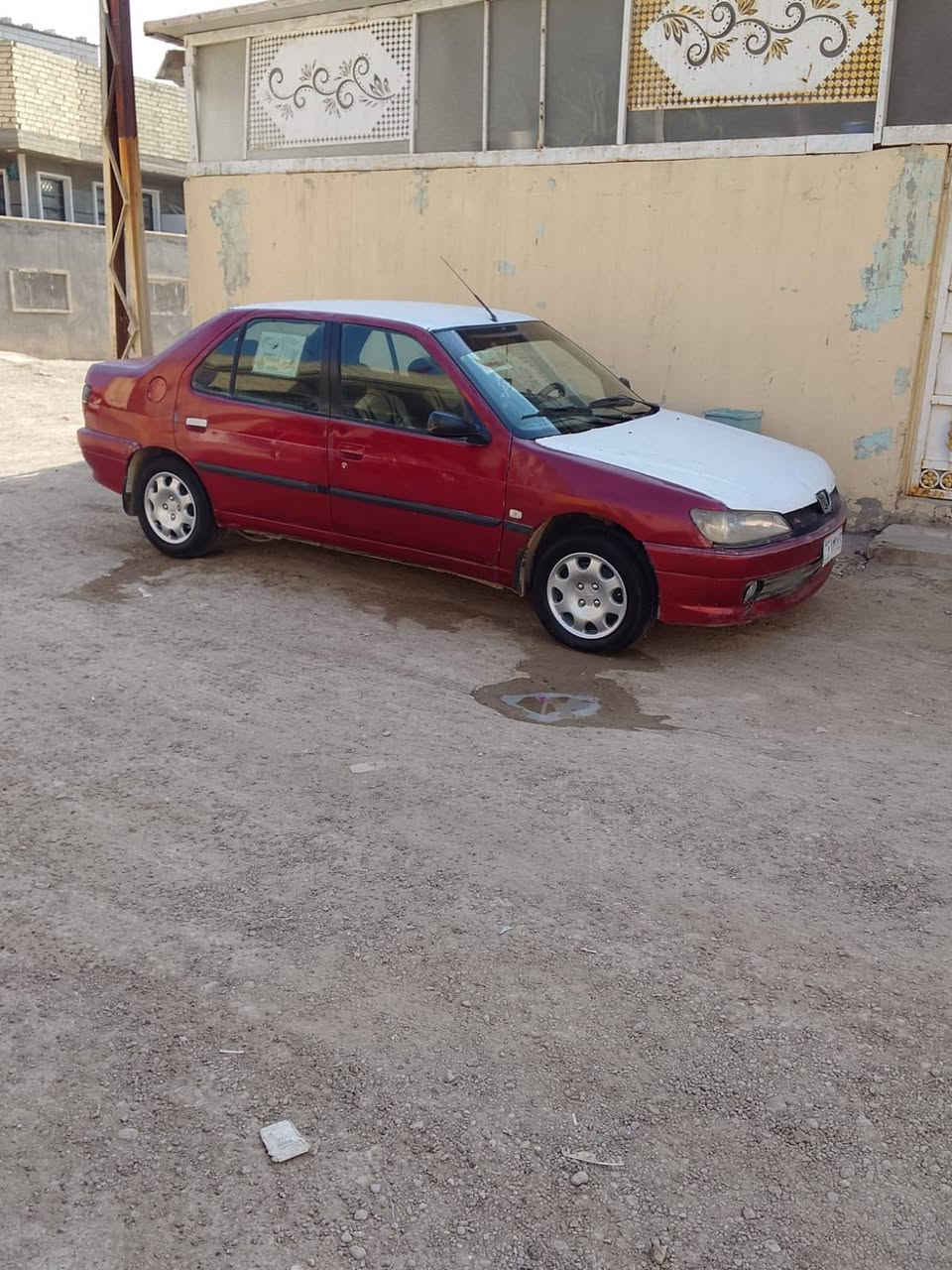 سلام عليكم بيجو 306 للبيع سيارة نكره سلف مكينه وكير مال حاويه سيارة بيه كازكيت خفيف تخم تاير كهربائيات شغاله بدون تجطيل اتكفل سرقه وعشائر راعيهه رقمه ضاع مني الله شاهد ترايهه 200 سعرهه 18 وبيهه مجال رقم *********** مكاني مشروع الوحده قرب بسمايه
