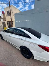 سوناتا خليجي ٢٠١١ فول ماعدا البصمه  تبريد ثلج  بيها قطعه وحده باب الصد...
