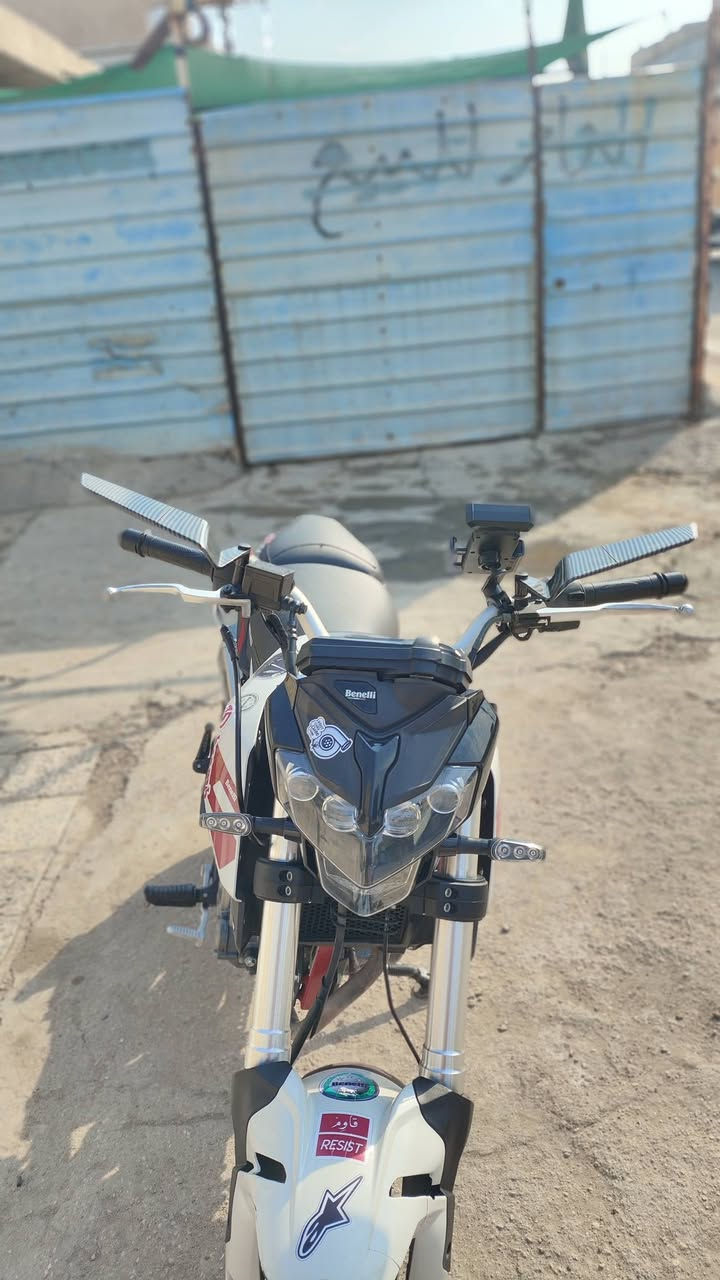 السلام عليكم ❤
دراجة بنلي 135 موديل 2022 نظيفة كلش ما مفتوح اي شي بيها ماشية 30 الف مرقم بغداد بأسمي، رايدها بـ2600،والصور واضحه كدامكم مبدل الصالنصة رياضي والبلادية مالتها موجودة.. رقمي: ***********
