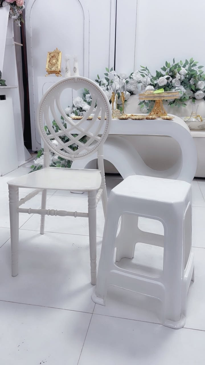 يتوفر كراسي وطبلات للإيجار 
العزيزية/قرب فلكة انس /مجاور مصور يحيى.
***********
***********
