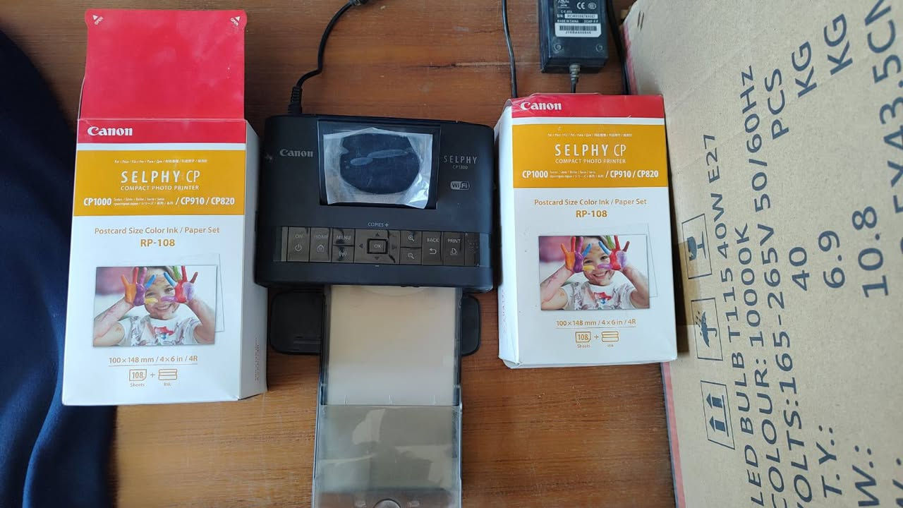 📢 أجهزة طابعة واستنساخ للبيع (نظافة 100%)
​للبيع أجهزة مكتبية وشخصية بحالة ممتازة جداً (مثل الورد) وشغالة تمام:
​1. طابعة الصور الفوتوغرافية Canon SELPHY CP1300
​الحالة: نظيفة جداً وجاهزة للعمل.
​المميزات: سحب صور فوتوغرافية بدقة عالية، تدعم Wi-Fi (تطبع من الموبايل مباشرة)، ومعاها ورق السحب الخاص بيها (RP-108).
​الاستخدام: مثالية للصور الشخصية والمعاملات.
​2. طابعة الاستنساخ العملاقة Epson WorkForce Pro WF-C5790
​الحالة: نظافة 100% وبكامل ملحقاتها.
​المميزات: طابعة، استنساخ، سكنر، وفاكس. سريعة جداً واقتصادية بالحبر، شاشة لمس ملونة، وتدعم الطباعة من الموبايل والشبكة.
​📌 ملاحظات:
​الأجهزة مفحوصة وشغالة بشرط النظافة.
​الصور المرفقة هي الصور الحقيقية للأجهزة.
​للجادين بالشراء، يرجى المراسلة على الخاص أو الاتصال على الرقم: [***********]
