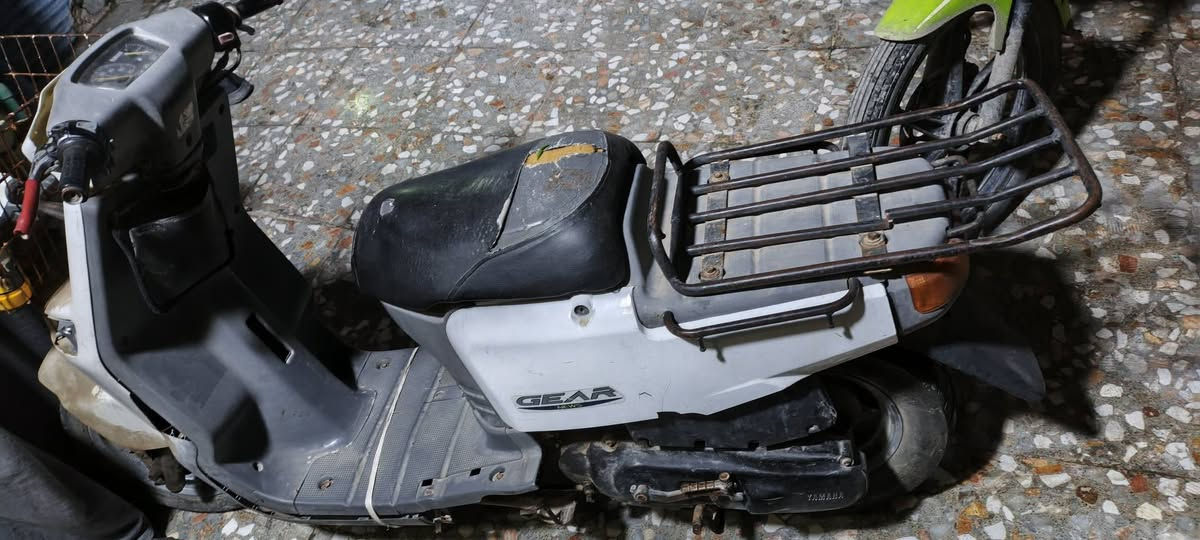 يلا السلام عليكم شباب دراجه بيكم يوماها حمل 
دراجه كوم حديد اوراقهه اصوليه  سعر 175 وقابل للتفاوض 
المكان بغداد حي الكوفه رقم الهاتف *********** 
ملاحظه)))))) لا احد يكلي شبيهه  الدراجه  ما بيها دراجه كوم حديد طافيه ما اعرف شبيهه بيها طفت وعفناها ما اشتغلنا بيهه
