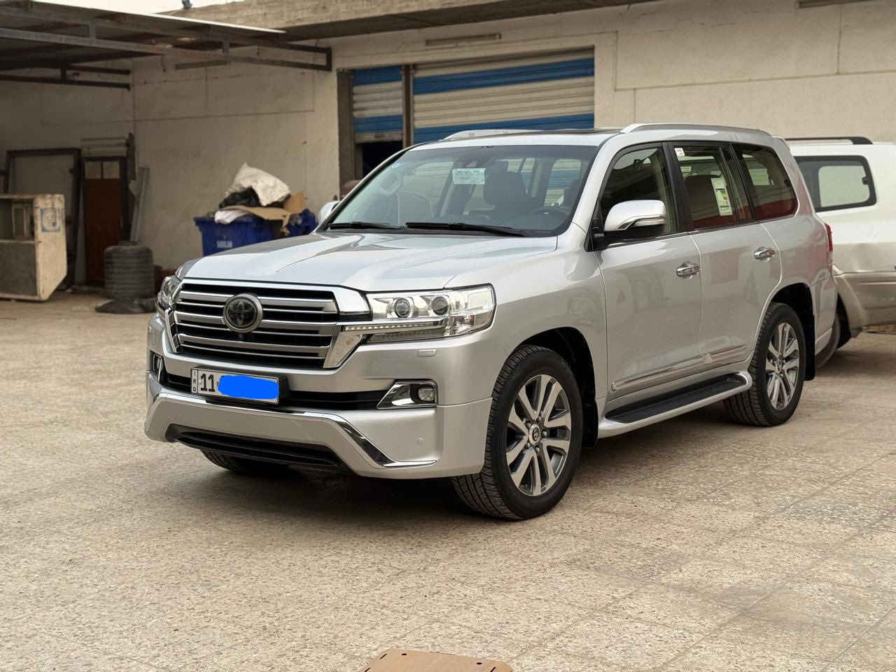 لاندكروز الون سلفر

2018

VXS   
اعلى فئه مواصفات لكزز  

رقم بغداد انكليزي
محرك 5700
ماشية 68 الف حقيقي وع الفحص
كير اربع وضعيات للقياده 
نظام الخروج عن المسار 
نظام التنبيه قبل الاصطدام 
جنطه كهرباء 
باب الجنطه الصغير شفط
جكات
رادار امامي وخلفي
ويل 20 كروم
ستيرن ذاكره خزن 
كشن السايق ذاكره 
كشنات تدفئه تبريد
شاحن لاسلكي
تبريد خلفي لمس
ثلاجة
نظام الصوت JBL
خمس كامرات 360 درجه
ثلاث شاشات اصليات وكاله
تخم نيكل اصلي 
اشارة متحركة
خمس بصمات
تشغيل عن بعد 
لايت فول زنون 
لايت اوتو 
هوايه مواصفات
طبعا باقي الموصفات فتحه وجلد اصلي وحساسات وزراكات كله موجوده معروفه مواصفات VXS

السياره بيه جاملغ خلفي وربع باب وباقي كفاله

 485 ورقه 

***********

*********** يي واتساب

العنوان بغداد العامريه
