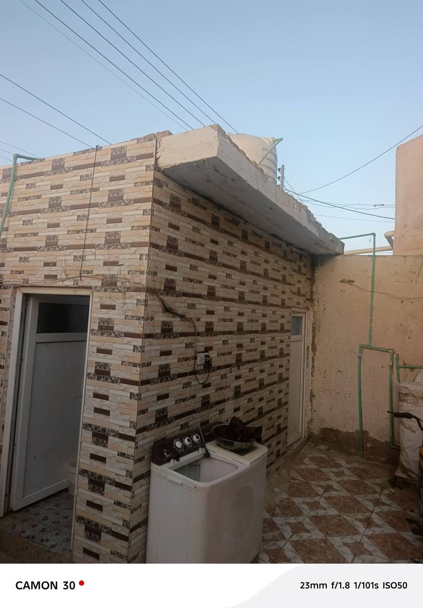 بيت زراعي مساحته 200متر 
شارع المولد  _حي الكوفة 
غرفتين 4×5 استقبال وصاله وهول ومطبخ خارجي 
ماي كهرباء نت ضوىي كلشي متوفر والبيت جاهز من كلشي للاتصال *********** اوتساب 
غير موجود ع فيس.
