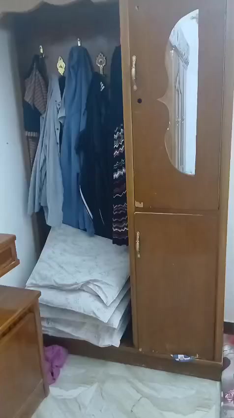 سلام عليكم غراض للبيع شراي يتصل على هذا رقم ***********
