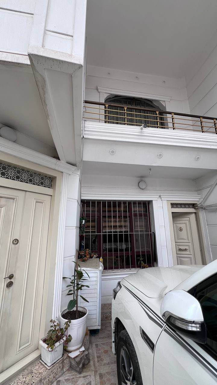 كود اعلان 15
منزل  للبيع في #اربيل حي #هفالان قرب مستشفى رزكاري 
مساحة:200متر  سعر جدا مناسب 🔥
يتكون من:3غرف نوم مدخلين فلات
صالة
استقبال
مطبخ +كاونتر
مجموعة صحيات 
كراج
للتواصل 📞
***********
***********
***********
**************
في حال لم يتوافق العقار مع رغبتكم او لم يكن بقدر امكانيتكم زوروا موقعنا على تلكرام للتصفح على اكثر عدد من العقارات المتوفرة 
https://t.me/muhemenalkhalid أربيل, العراق
