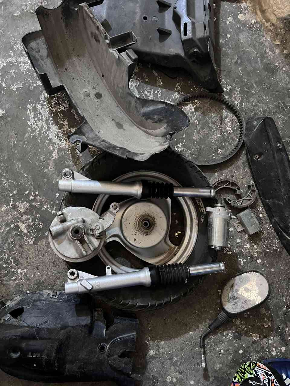 غراض للبيع شيله وحده عده الكامرات ب ٤٠ الف

والكامرات اصليه وشغاله عل فحص ابيعلك سعرهن ٧٠امل شاشه
مكاني بغداد حي اور ***********
