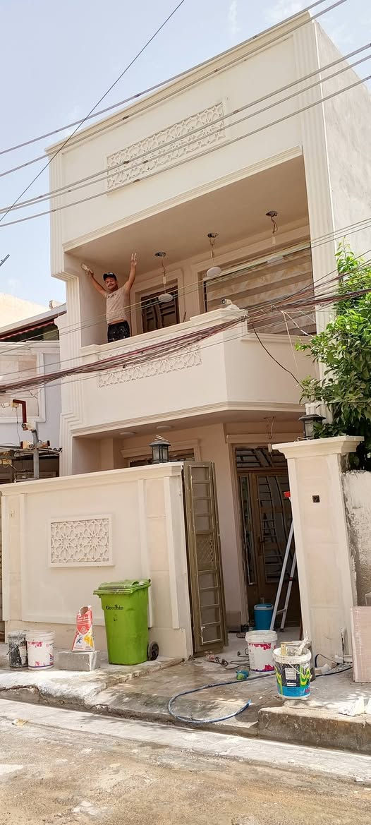 سلام عليكم شغل  وجهات مواد اوعمل حته الاناره من ضمن الوجها
بنقد وتقصيط. داخل رمادي  ***********
