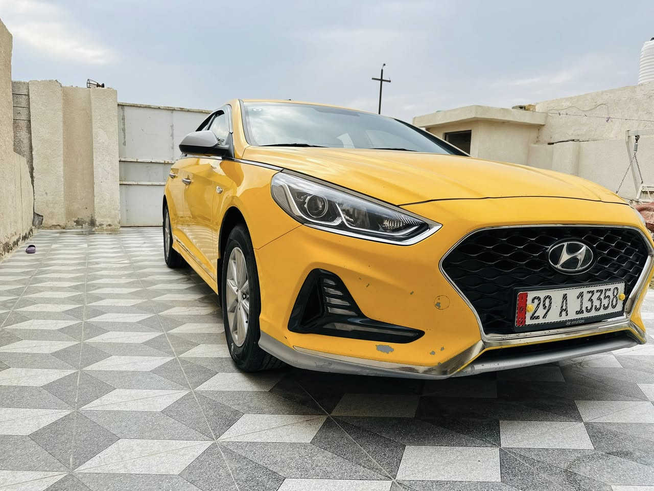 السلام عليكم
سياره سوناتا 2023 كفاله عامه 
 رقمها واسط انكليزي 
منضومه غاز ابلادي
مكان السياره كوت 
السعر 200$
***********
