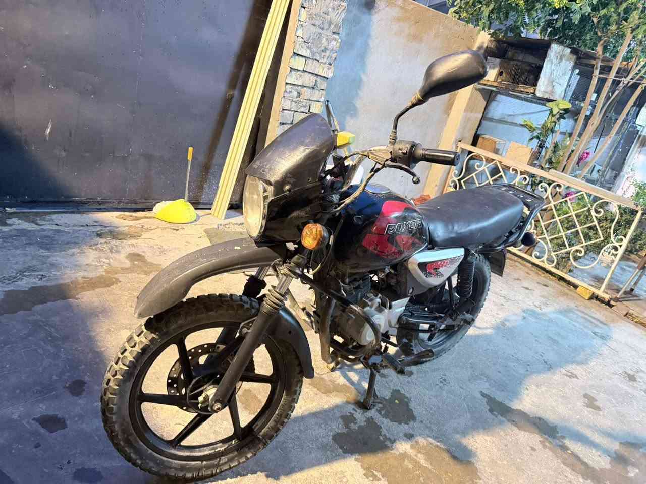 السلام عليكم شباب دراجه بوكسر للبيع مديل 22 تجفيت شركه وبعدها عل سحك السعر مليون وبيها مجال ومتوازي على فلوس العنوان بغداد الغزاليه ***********
