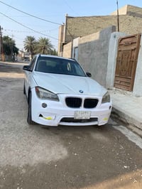 بي ام X1 مديل ١٥  السياره حلوه ونضيفه  بين نواقص بسيطه  السياره أمام ع...