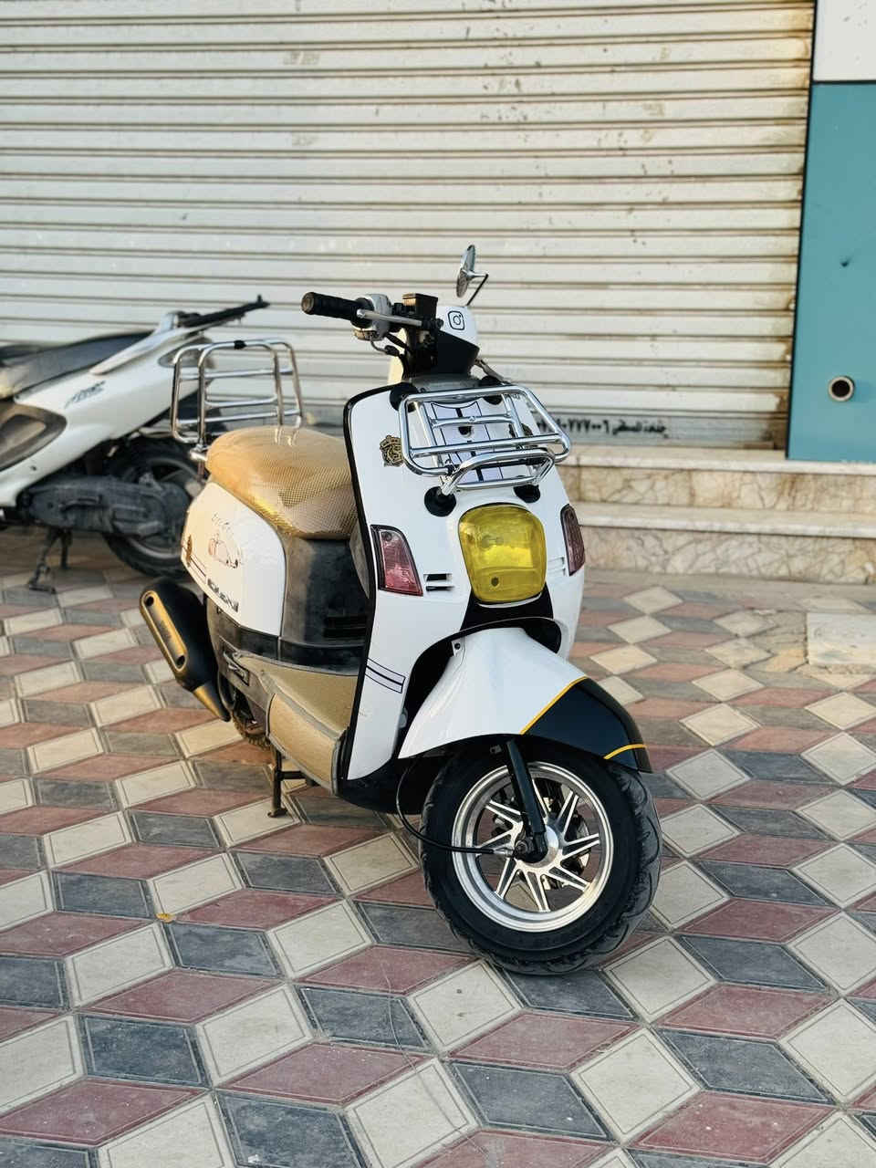 السلام عليكم
ماكس بوليسي 
لايت امامي خلفي 
سكن عالي ناصي 
اشاير يمنه يسره دبل 
بوشه50بلاد مامفتوحه 
دراجه نضيفه ويل رياضي 
سبيادر وره كدام 
نعومه شلعه ومشي كفر اصلي 
بريكات دبلات كلها شغاله 
سعرها 900مجالها بسيط
مكاني ناصريه مركز 

*********** بي وتساب
