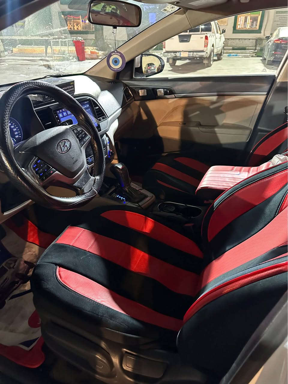 "سيارة الانترا موديل 2018، محرك 2000 سي سي، سيارة خليجي، رقمي. السيارة في حالة جيدة، مع بعض الرصعات الخفيفة. تم صبغ الباب فقط. يوجد كفالة قطعتين. للتواصل، يرجى الاتصال على الرقم ***********." البصرة, العراق
