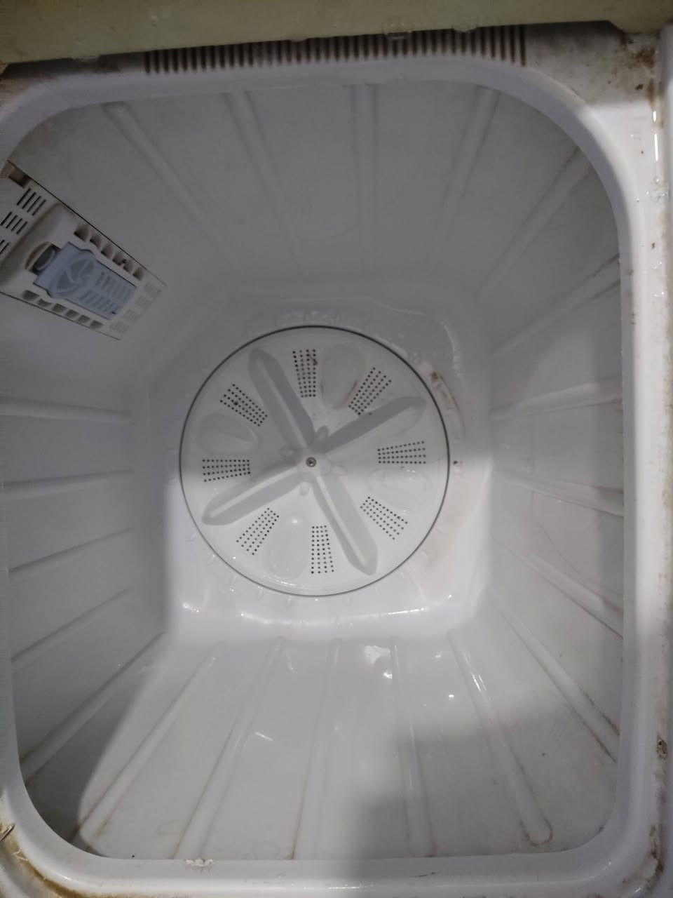 سلام عليكم غسالة للبيع نضيف شغالة كلشي مابيها
السعر قيم واخض الستفسار *********** @إشارة
