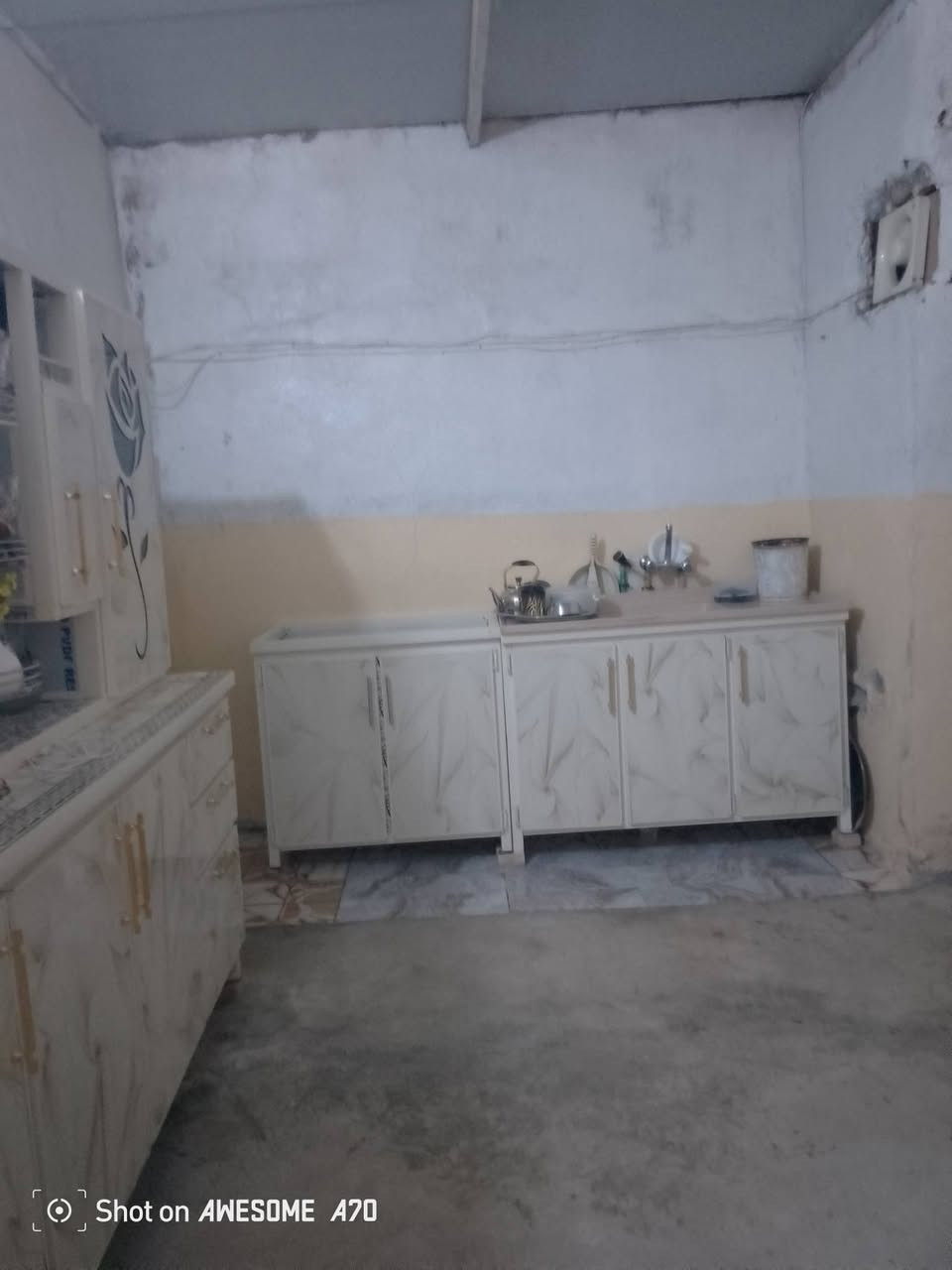 بيت في يارمجه الشرقيه مساحه ميه اوخمسين متر بي وصل بلديه كامل السعر 12تواصل على الرقم ***********كامل مي كهرب
