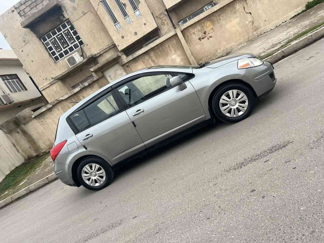 سياره نيسان فيرسا  جنطه ٢٠١١
سياره نظافتها ٩٠./. مال بيت جديده ماشيه ٨٠
حادثها بامريكا الجاملغ الخلفي مال السايق 
وبيها شويه بارد باب السايق طكعات خفيفه موضحه بلصور 
سياره داخلها جديد دوشمه جديده شاشه اندرويد كأمره خلفيه بيها مثبت  سرعه طخمها جديد تدفئه تبريدها ثلج ماناقصها اي شي  
سنويتها جديده رقم دولي نينوى باسمي 
السعر ٨٦ وبيها شويه مجال 
شراي خابر 
***********
***********
مكان موصل جانب الأيسر حي التاميم
