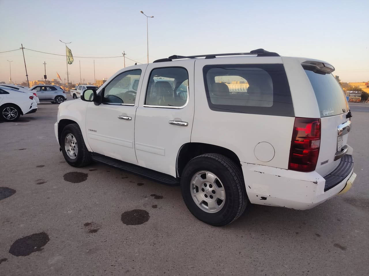 تاهو ابتر مديل ٢٠٠٧ وارد خليجي دواخل بيجي اصل طبله مكفول من ضربه وتبديل مكينه ٥٣٠٠ واكير حداديه تخم تاير سنتر لوك تبريد ثلج ثلاث قطع مرايات شفط حساسات خلفيه شاشه تحكم ستيرن سياره جاهزه رقم البصره مشروع وطني.   سعر ١٥٥ الاتصال على هذا رقم ***********
