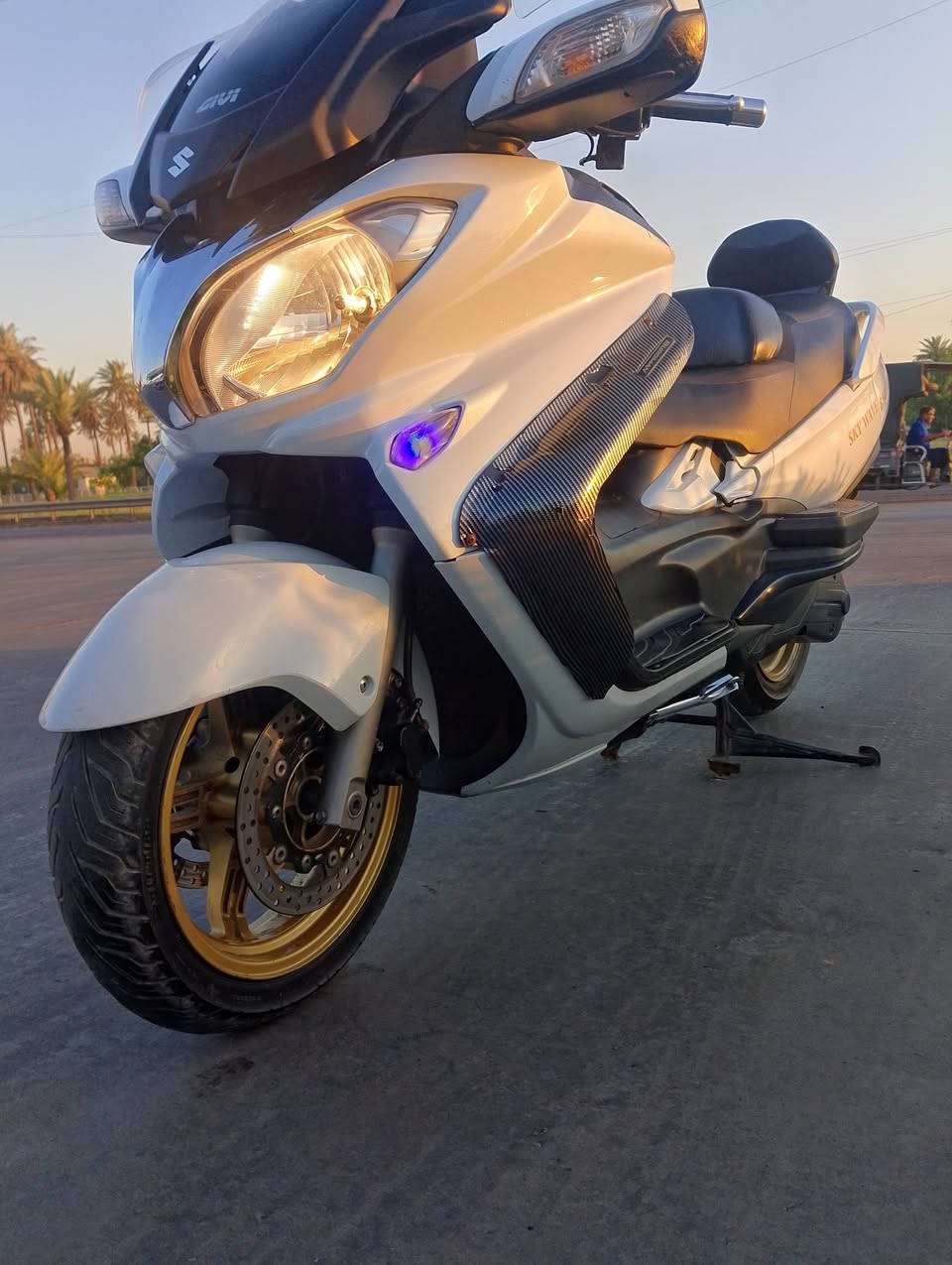 سلام عليكم سكاي ويف 650 فئة LX موديل 2017 فول مواصفات مري شفط كهرباء جام كهرباء  كير عادي و اوتو وسبورت اي بي اس + جي بي اس تدفئة يدات + تدفئة كشن استان تعليك حساس + استان صفح حساس بيها جهاز مانع سرقة اوراق كامله مكينه كفالة شعله ومعدل تخوف سعرها    (18) مكانها بغداد الشعب شراي واتساب او اتصال مارد ماسنجر  ***********
