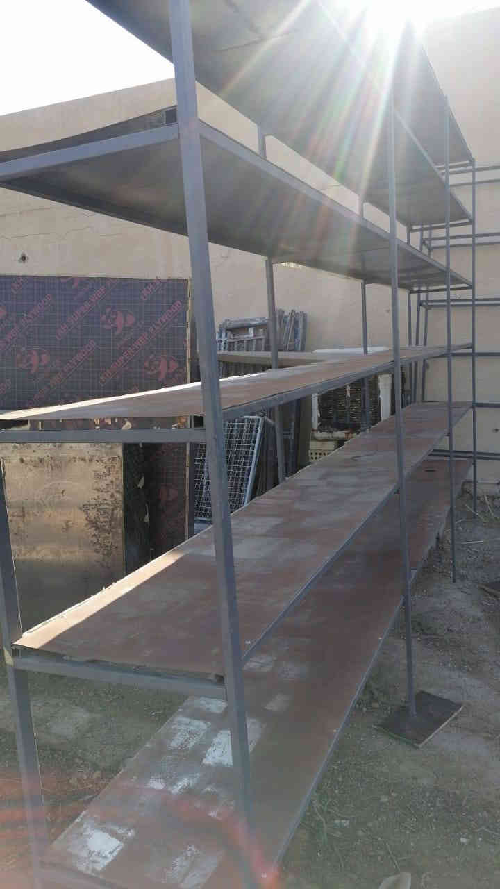 السلام عليكم رفوف حديد للبيع***********
