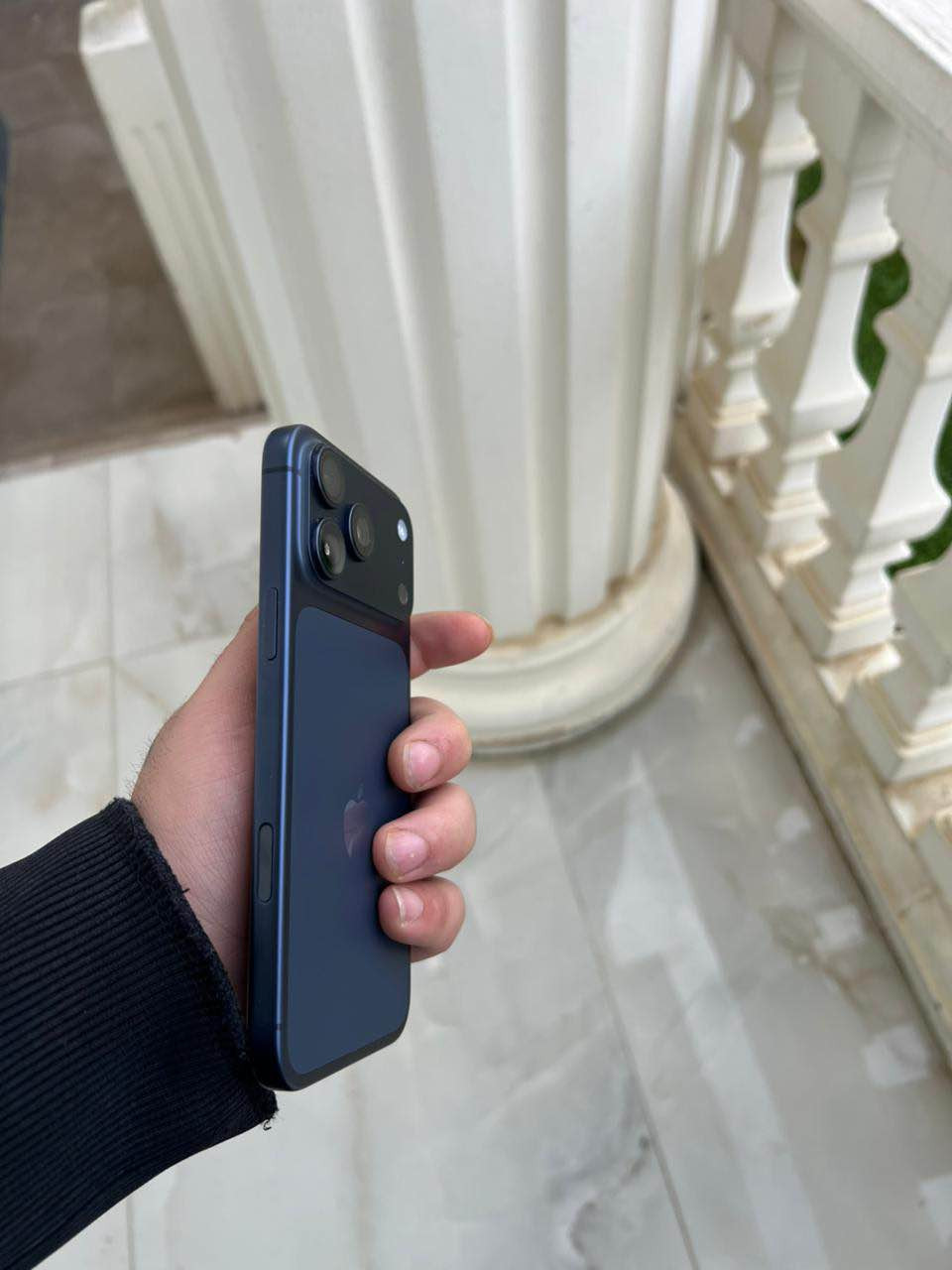 ئایفۆن 17 پڕۆ ماکس، ڕەنگی شين ، زۆر پاک و بێ کێشە 
وەک نوێ وایە. مۆبایلەکە زۆر نوێیە، بیپشکنە ئینجا بیبە. پاتری 100٪، زةماني تاكو مانگي ١٠ ماوة، 256gb دوو سیم کارتە و کامل ئەشیای لەگەلە نرخەکەی 1450 دۆلار و کەمێک مەجالی تێدایە.
***********
آيفون 17 برو ماكس ، نيلي نضافه فول فول جديد. التلفون جديد تفحص بعدين تأخذ  بطاريه 100 و ضمان باقي حتى شهر ١٠ و 256gb دبل سيم سعر1450$ بي مجال بسيط
*********** أربيل, العراق
