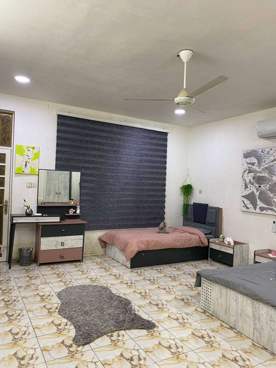 بيت للبيع المساحه ١٢٠ متر البيت طابقين بناء جديد وكله درجه أولى السعر ٢٩٠ وبيه مجال   العنوان الشعب سوق شلال قريب المضمد وصفي استفسار اكثر هذا الرقم بيه واتساب***********
