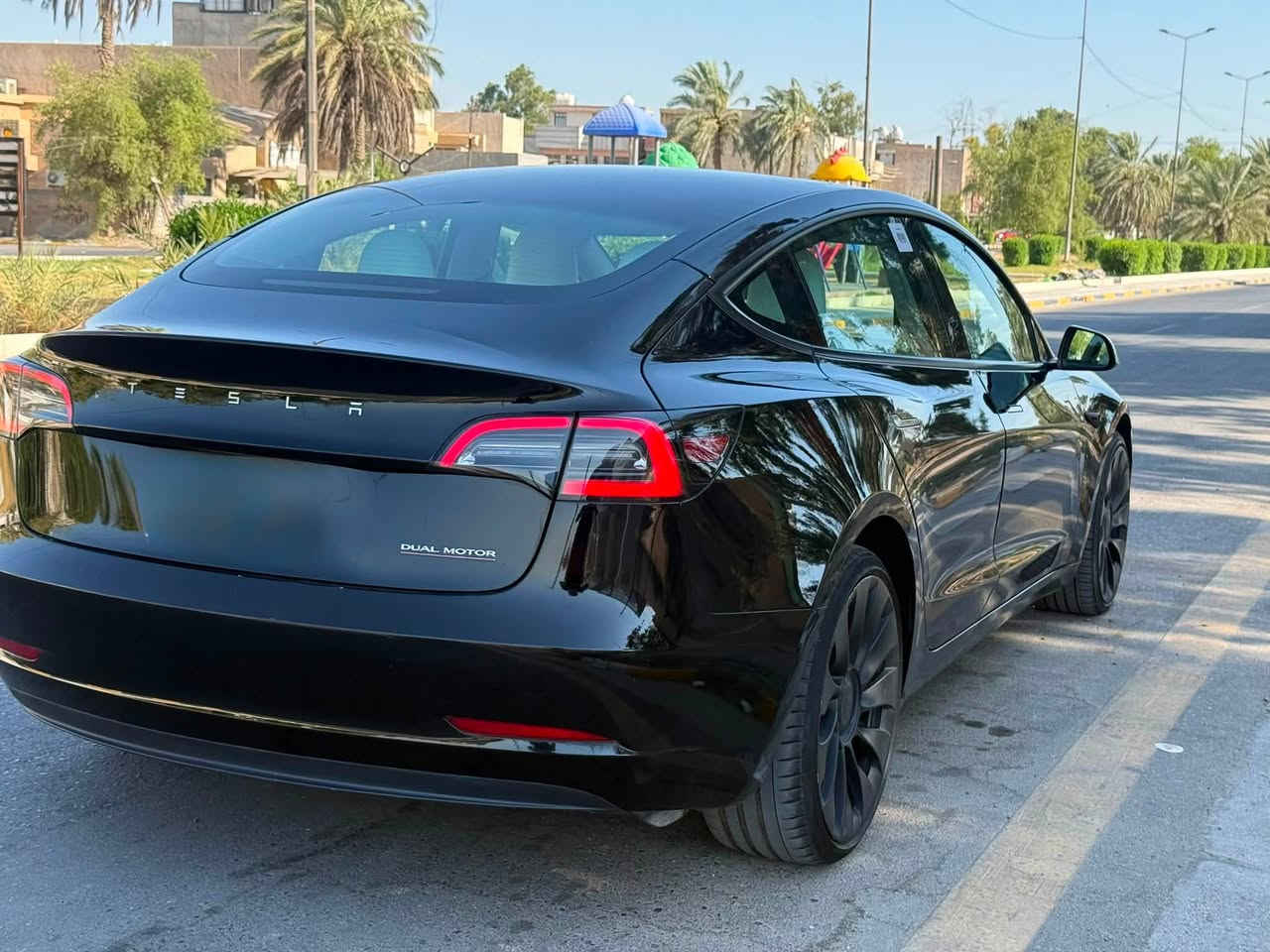 سلام عليكم
🚗 للبيع – Tesla Model 3 Performance 2023
* وارد أمريكي
* بيها جاملغ + بونيد + باب صبغ 
* شاشة كبيرة
* كاميرات 360°
* داخلية لون أبيض
* نظام دفع رباعي (Dual Motor AWD)
* ماشية 12 ألف مايل
* Online
* رقم بغداد – تحويل مباشر بدون نقوصات
💰 السعر: 18,900 دولار (قابل للتفاوض)
📍 العنوان: بغداد – اليرموك
📞 للاستفسار: ***********
