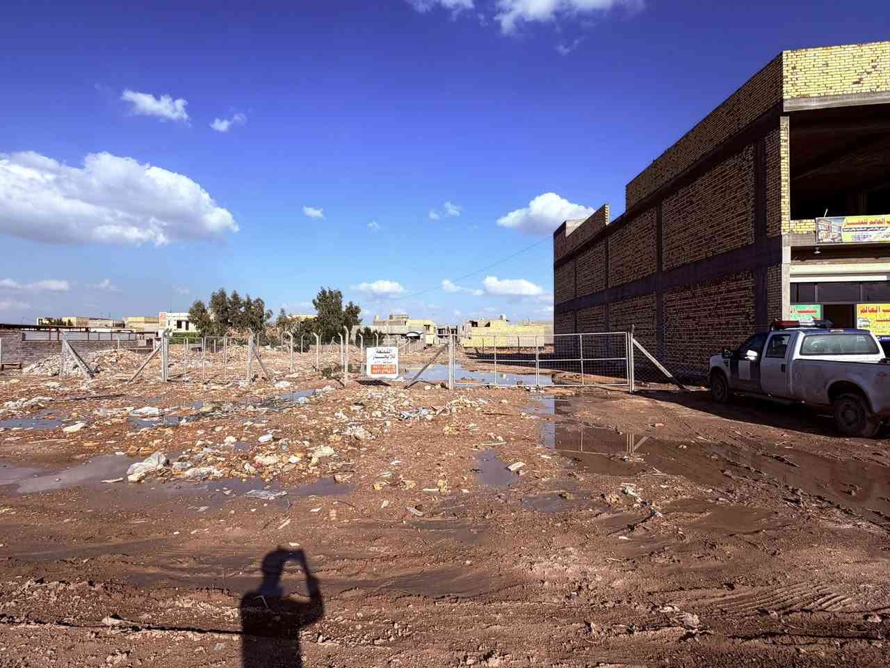 السلام عليكم قطعة لإيجار فقط
مساحة ٦٠٠م عل شارع ١٠٠سنتر 
لاستفسار 
***********
