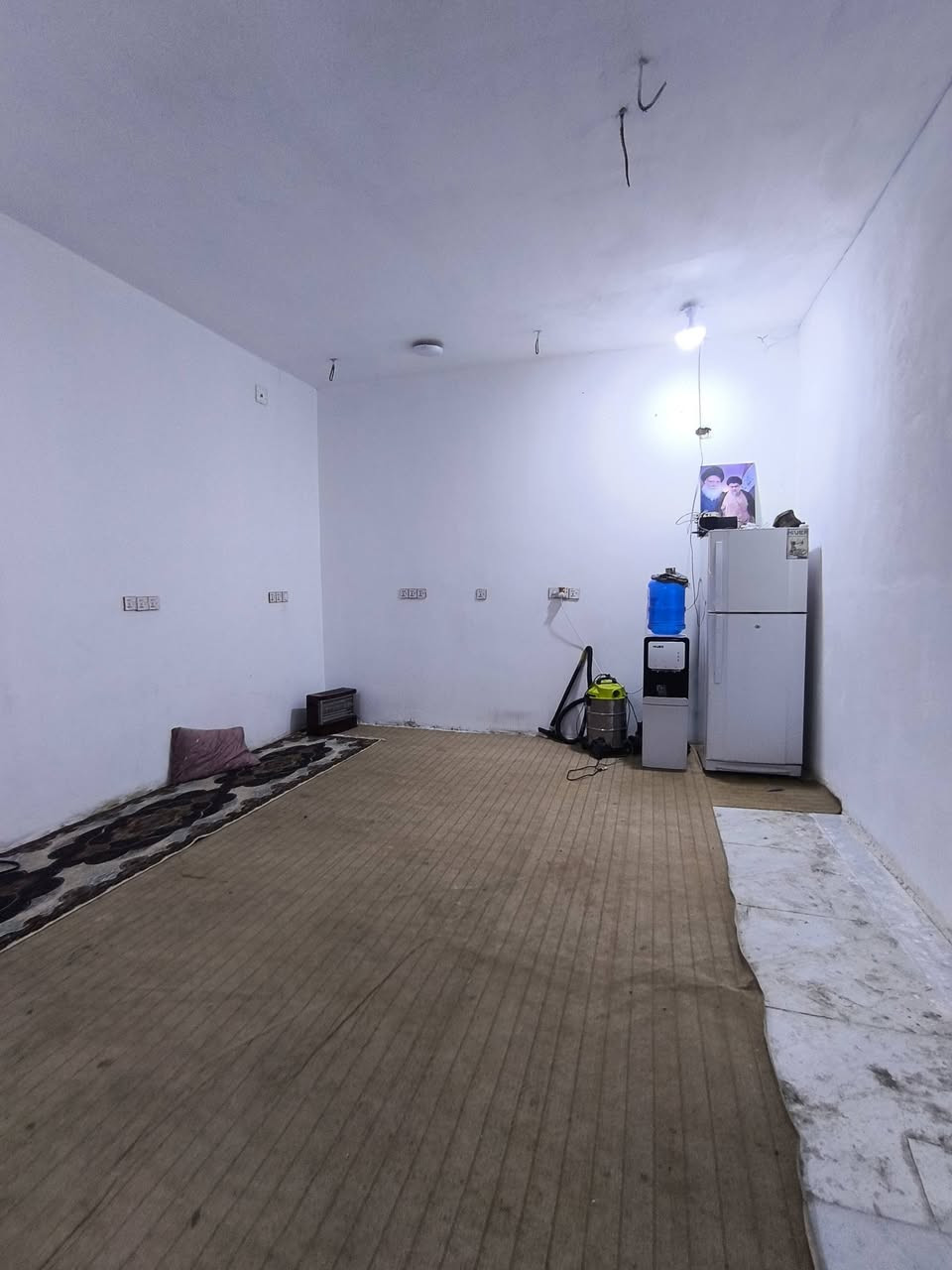 دار للبيع مساحه 120متر طابو زراعي سند 25 يباع بالنقد وبالقصاط
اساس صب بناء طابوك جمهوري سقف صب 
يحتوي على غرفه وصاله ومطبخ واستقبال وحمامات ومنور على طول الدار 
الموقع الكوفه البراكيه شارع المطار القديم مقابيل صيدليه صفاء عبد الرضا منطقه مرتبه وعرض الفرع 10 متر وكافه الخدمات متوفره 
بالنقد 30 مليون وبي مجال 
بالقصط 35مليون مقدمه 15مليون  وشهر 500الف 
للتواصل الاتصال على الرقم *********** أو مراسلة الصفحه واتساب متوفر مكتب الياسري للعقار والمقاولات
