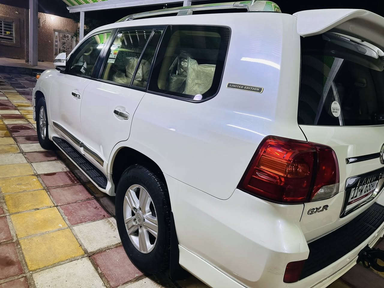 السلام عليكمً
لاندكروز موديل 2015 اصل ساز ام الطفايه رقم بغداد بأسمي السياره كفاله عامه ماعدا بارد في قبق بالجنطه فول مواصفات من فتحه الى اخره ماشيه 161 الف  العنوان بغداد 

السعر 435

للستفسار ***********
