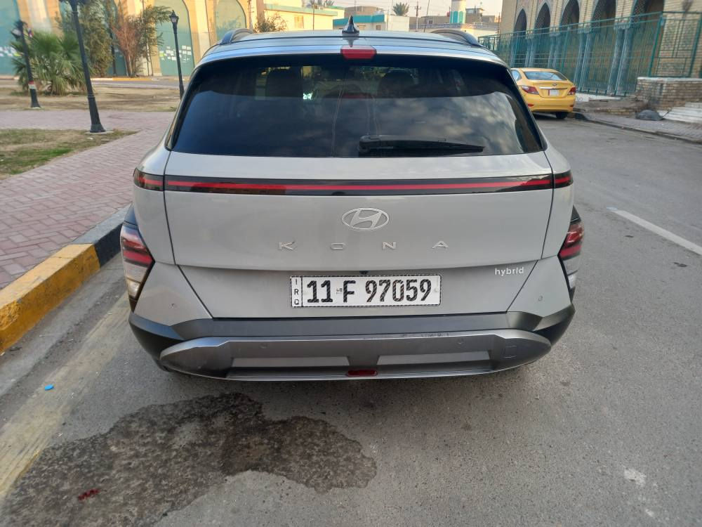 بسم الله.                      هونداي فينو هايبرد موديل  2025 تو كلر لونين سمنتي واسود فول عدا الفتحة ماشية 4 آلاف كيلو رقم بغداد الدولي بجم مكفول بدون ايرباك. حادثها بابين عكس السايق..صور الحادث عالخاص..بصمة كشنات كهرباء تحكم جهتين تشغيل عن بعد ترحيب عن قرب مري شفط داخل رصاصي  شحن واير ليس رذاذ امامي حساسات امامية وخلفية راذارات جانبية بالمري توقف ذاتي نيمترونك استيرن  شفتات..مانع اصطدام. سياقة ذاتية تحديد مسار..وتوجد مواصفات أخرى..السعر. 170.$..ورقة. وبيها مجال.بسيط للإستفسار.........***********..يوجد واتس اب بغداد, العراق
