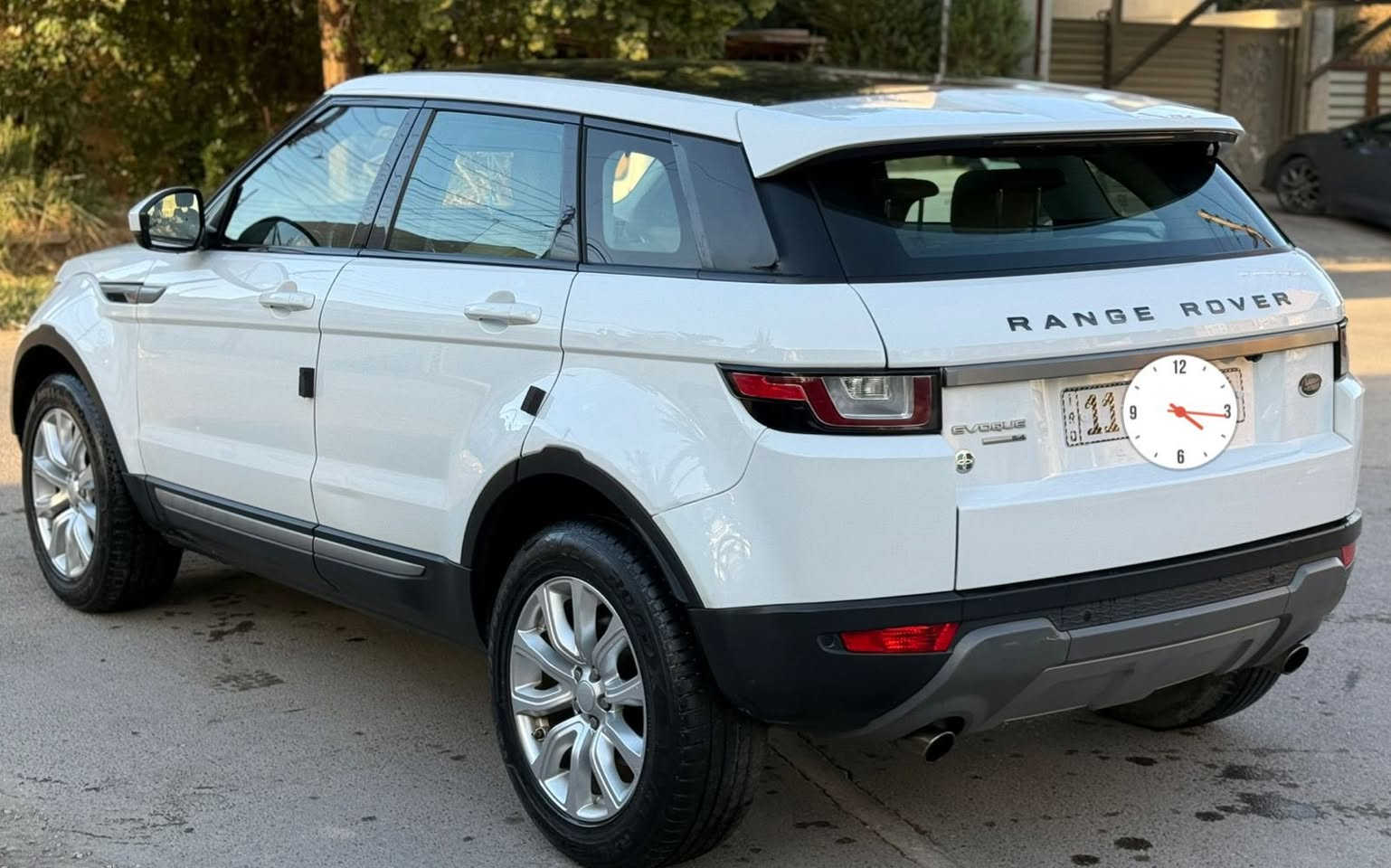 رانج ايفوك 2017 وكالة سردار يعني ماخذيها زيرو مكفوله من صبغ وضربه وكير ومحرك وتبريد وبنوراما وصدر وتخم تابر وفيتبمب ودهن جديد وهزه وسنويه وارقام بسمي وماشيه 90 الف كم حقيقي جديده بمعنى الكلمه بيع وامراوس السعر 165$ مكانها بغداد العامريه للاتصال او اي استفسار *********** بي واتساب والخاص مفتوح
