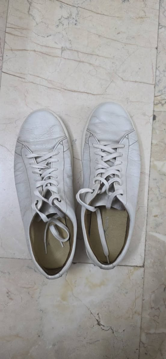 حذاء كولهان اصلي جلد ابيض مستخدم قياس 42.5 طول القدم 27 سم 
السعر 25 الف مكاني بغداد


**إذا كنت صاحب هذا الإعلان وتريد حذفه لأي سبب، رجاءا أرسل رسالة إلى الدعم الفني**