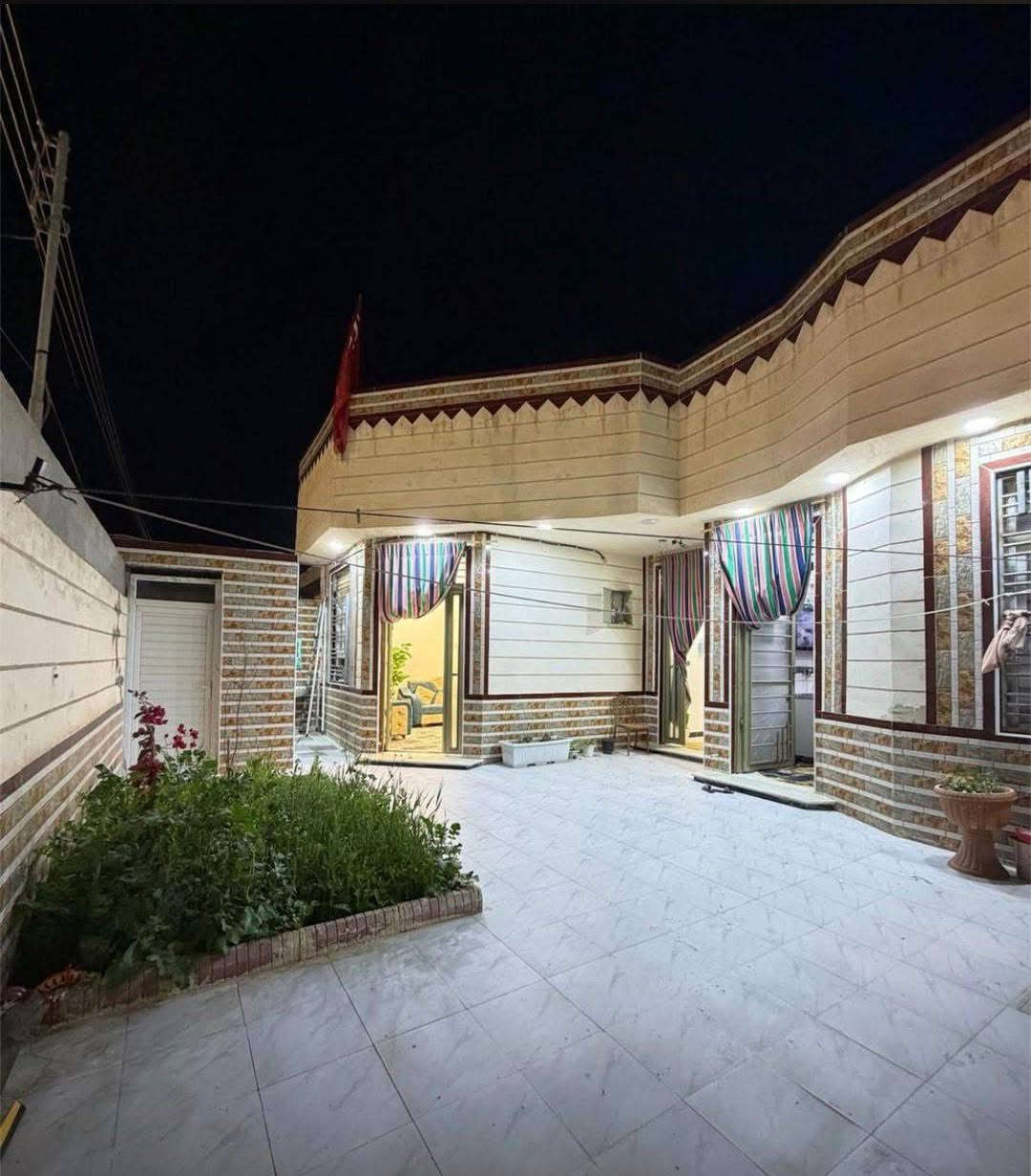 مجمع الدوح بناء ٢٣ سنه
مساحه ٢٥٥ بناء شخصي 
بيت ديكورات كله 
مطلوب للعقار ١٠٠
وبيد البائع ١١٥
موقعه قريب ع حولي مدينتي
*********** واتساب 
***********
