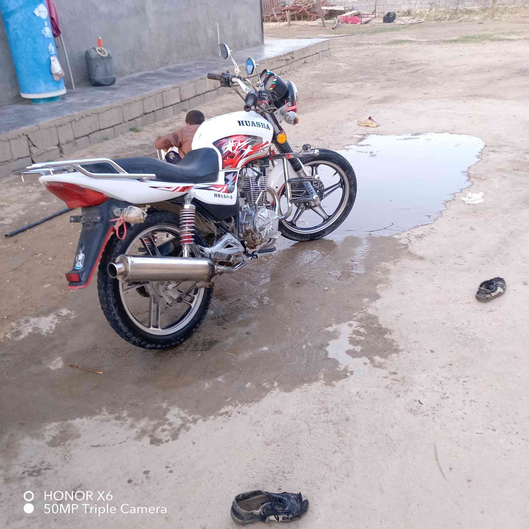 هيوشه للبيع موديل ٢٠٢٢ أوراق كامله كمرك نقص جاملق امامي فقط كهربائيات كلهه شغاله لايت زنون عالي ناصي السعر ٧٠٠ الف المكان الانبار هيت للاستفسار الاتصال على ***********
