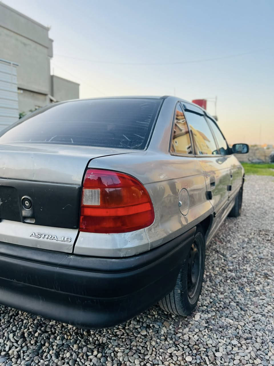 السلام عليكم ، استرا حجم 16 صندوك مكينه نوزل، تبريد، موديل 95 ، صلاح الدين ألماني، شرط التحويل، مشروع وطني، كابون بانزين، قفل مركزي، جوم أمامي كهرب طخم تاير جديد، صدر امامي وخلفي جديد، سياره مابيها شي مايشتغل اترايها حيل حلو، العنوان قياره دور القاعده، الإتصال ***********
