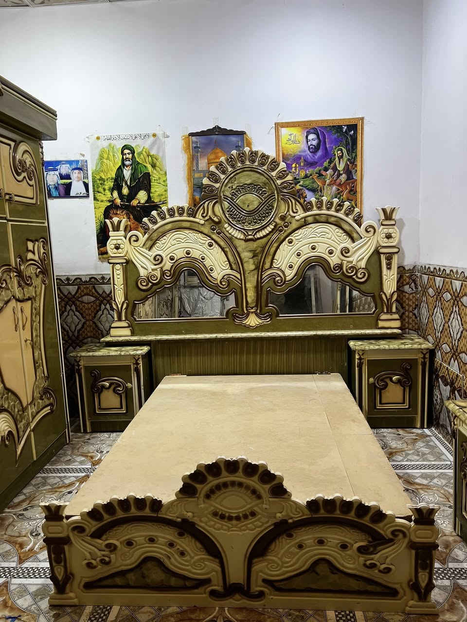 غرفه نجاره ام السته طابقين سعر 700 عنوان سوك الشيوخ حي العسكري رقم ***********@إشارة
