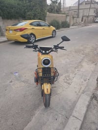 دراجه x900  فول خمس بطاريات كبار  عالي ناصي لون اصفر مميز  الدراجه علي...