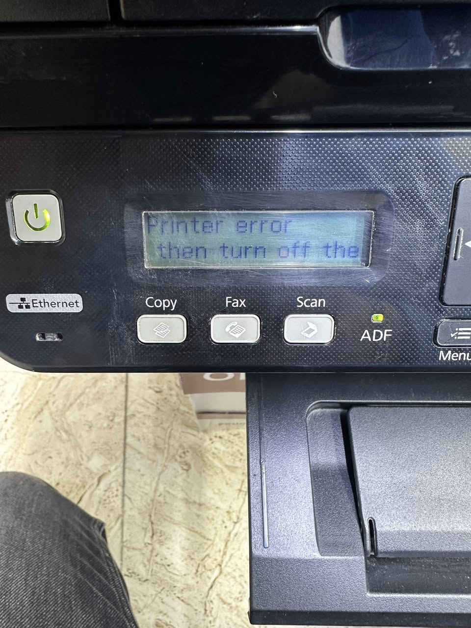 طابعة Epson L550 الشاملة (4 في 1) - اقتصادية
ومثالية للعمل
تعد طابعة إبسون L550 خياراً ذكياً لمن يبحث عن الجودة والتوفير في آن واحد. بفضل نظام "EcoTank" المبتكر، نضمن لك تكاليف طباعة منخفضة جداً مع أداء مستقر.
المميزات الرئيسية:
• الوظائف: 4 في 1 (طباعة ملونة وأبيض وأسود، نسخ،
مسح ضوئي Scanner، وفاكس).
• نظام الحبر: خزان حبر أصلي مدمج يوفر آلاف الصفحات
بتكلفة زهيدة جداً.
• جودة الطباعة: دقة عالية تصل إلى DP| 1440 x 5760
لنصوص واضحة وصور زاهية.
• الاتصال: تدعم التوصيل السريع عبر USB ومنفذ
Ethernt ال ين
• الأداء: مثالية للمكاتب الصغيرة، المحلات التجارية، والطلاب.
• السرعة: أداء عملي وموثوق يغطي احتياجات الطباعة
اليومية بكفاءة.
لماذا تختار هذه الطابعة؟
هي الحل الأمثل لتقليل نفقات الحبر (بدلاً من الخراطيش التقليدية الغالية)، وتتميز بكونها عملية، سهلة الاستخدام،
وتدوم طويلاً
للمزيد من المعلومات أو للاستفسار، يرجى التواصل ملاحظة
بخصوص حالة الطابعة:
الجهاز يعمل بشكل ممتاز ولا يعاني من أي أعطال تقنية أو ميكانيكية. الطابعة تحتاج فقط إلى عملية تنظيف روتينية (Nozzles) لرأس الطباعة والفوهات (Cleaning) بسيطة
بسبب فترة التوقف وعدم الاستخدام، وهو أمر طبيعي جداً وسهل الحل عند أي فني صيانة، وتعود للعمل بكامل كفاءتها
فور إجراء هذا التنظيف. 7501246905
سعر ١٢٥ و بيها مجال


**إذا كنت صاحب هذا الإعلان وتريد حذفه لأي سبب، رجاءا أرسل رسالة إلى الدعم الفني**